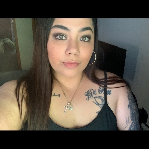 Meet your Posher, Alyssa - Picture 5 of 7